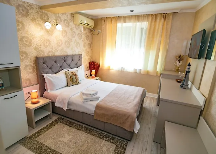 Floare De Iris Konukevi Vama Veche